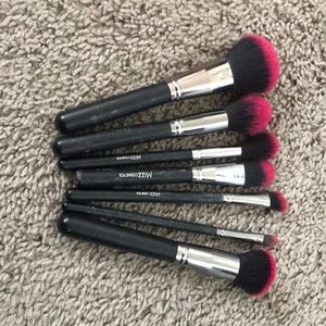 Makeup brushes